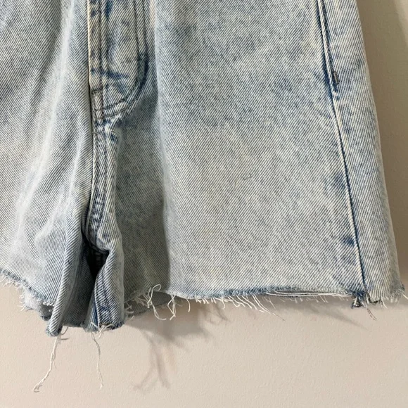 ZARA Acid Light Wash Super High Rise Distressed Hem Denim Shorts Size 0 - Picture 4 of 11